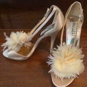 Badgley Mischka Feather Bow Satin Heels Ivory Women Size 8
